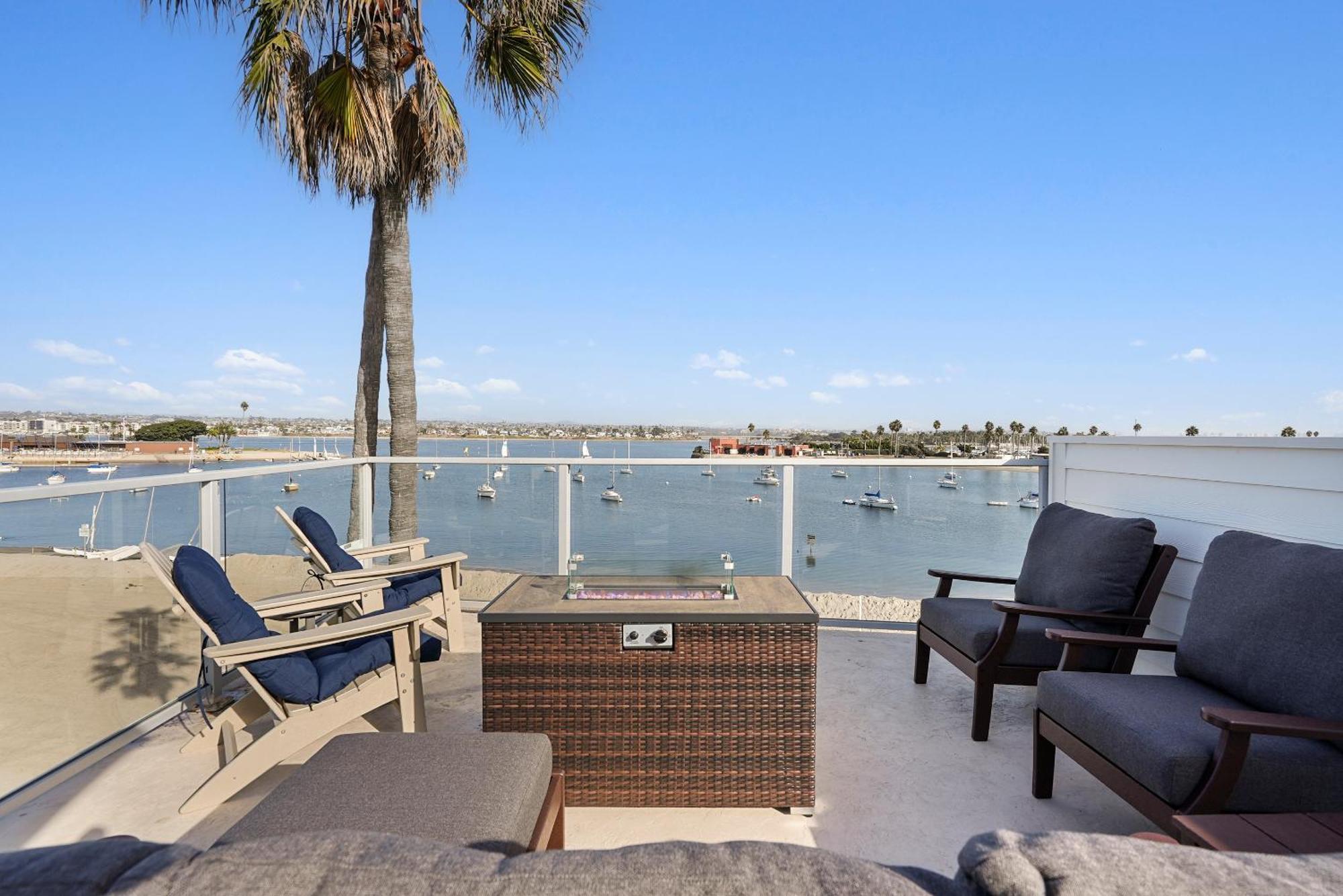 Stunning Bayfront With Gorgeous Views, Garage, Massive Roof Deck & Ac - Dogs Welcome! Сasa de vacaciones