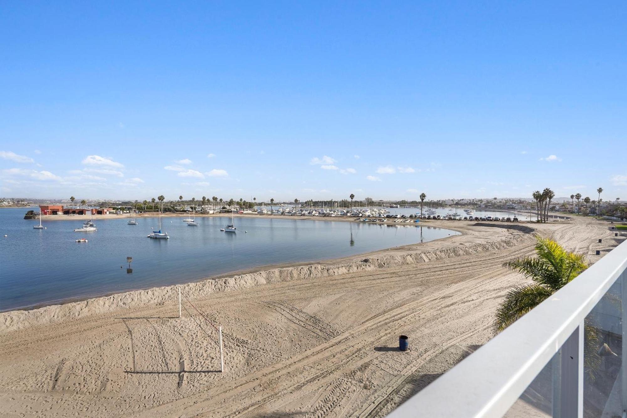 Stunning Bayfront With Gorgeous Views, Garage, Massive Roof Deck & Ac - Dogs Welcome! Сasa de vacaciones