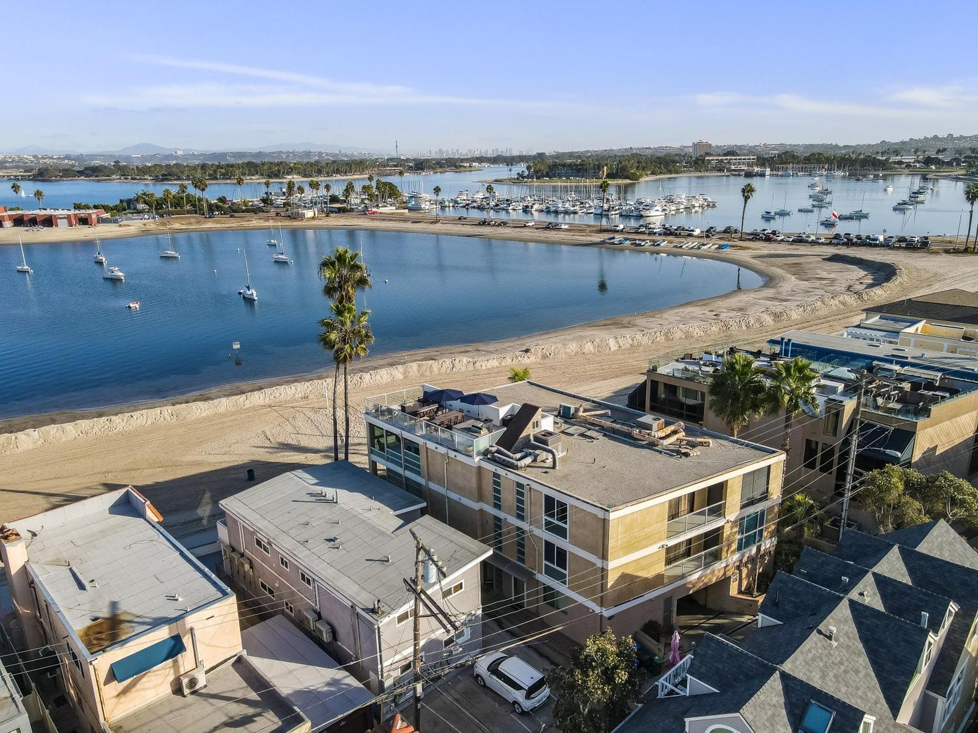 Сasa de vacaciones Stunning Bayfront With Gorgeous Views, Garage, Massive Roof Deck & Ac - Dogs Welcome!