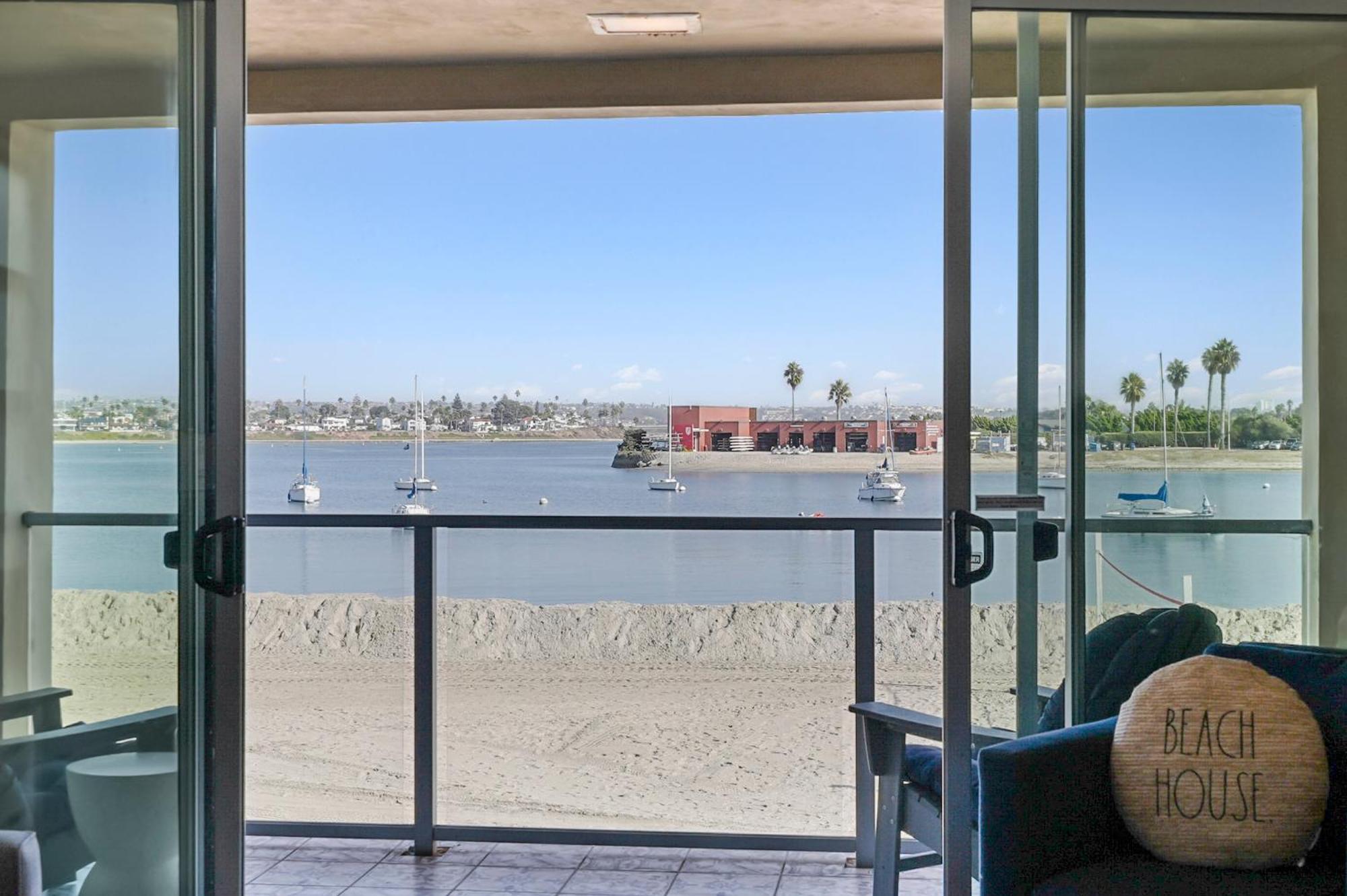 Сasa de vacaciones Stunning Bayfront With Gorgeous Views, Garage, Massive Roof Deck & Ac - Dogs Welcome!
