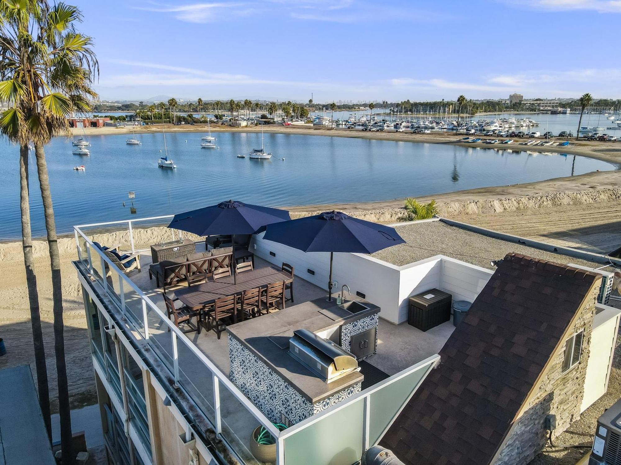 Stunning Bayfront With Gorgeous Views, Garage, Massive Roof Deck & Ac - Dogs Welcome! Сasa de vacaciones San Diego